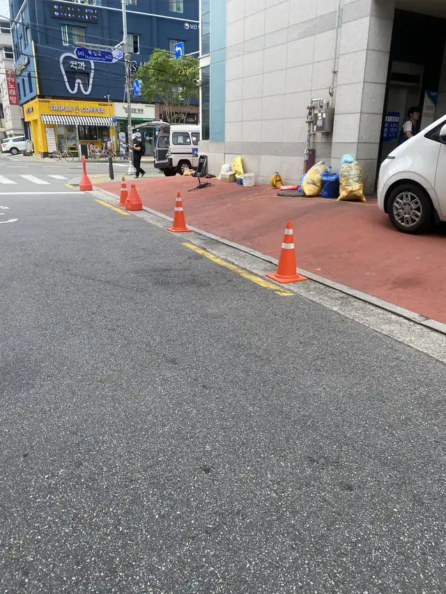 수도권 오랜 사용으로 부식·노후된 주차볼라드 현장